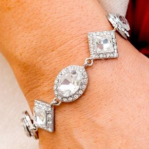 Jewelry Set💕 Includes 1 Necklace, 1 Bracelet, 1 Earrings & 1 Ring💕